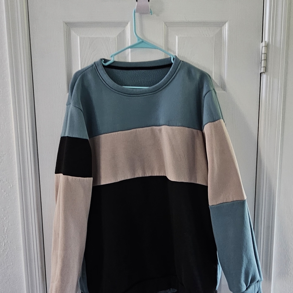 Mens XXL, fleece crewneck sweater.